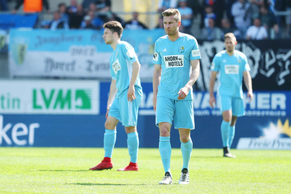 Tom Baumgart (l.), Marcus Mlynikowski und Janik Bachmann (r.).