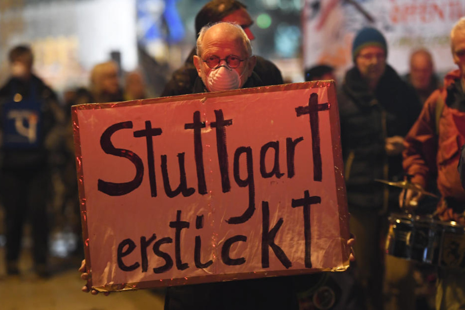 Eigentlich müsste das Land für weniger Verkehr auf den Straßen sorgen. Weil nichts passiert gehen Bürger jetzt auf die Straßen.