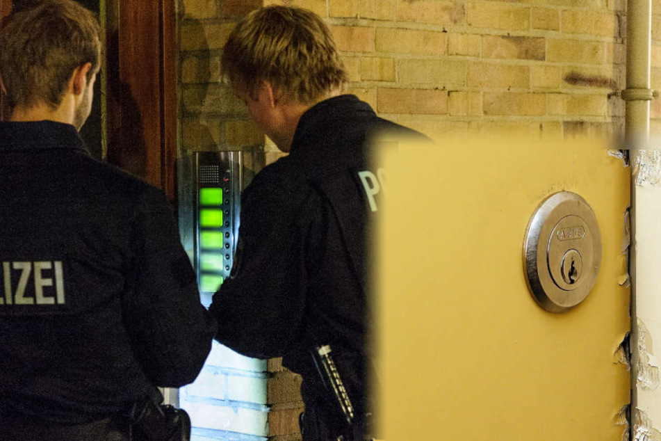 Die alarmierten Polizisten staunten nicht schlecht, als sie merkten, wer in die Wohnung einbrechen wollte. (Symbolbild)