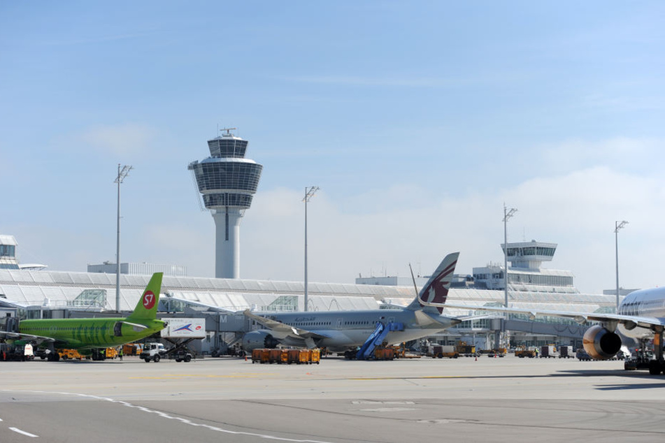 Fahndung am Flughafen München erfolgreich. Die Person wurde durch die Bundespolizei in Gewahrsam genommen.
