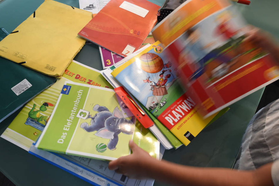 Das Budget für Leihbücher an Schulen soll gekürzt werden.