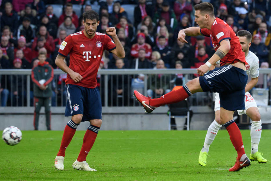 Süle (r) trifft zum 1:0 für den FC Bayern München.