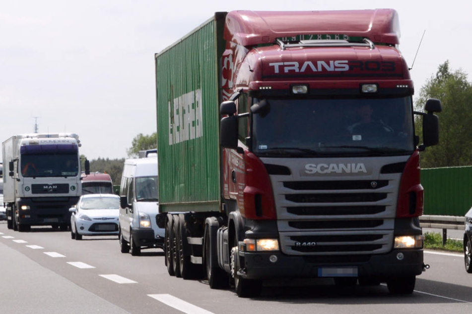 Mit seinem Einsatz konnte der Lkw-Fahrer womöglich Schlimmeres verhindern. (Symbolbild)