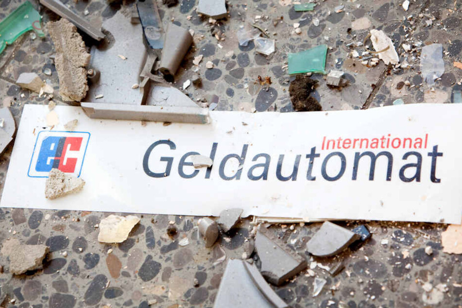 Von den Geldautomaten bleibt nach der Sprengung nicht mehr allzu viel übrig.