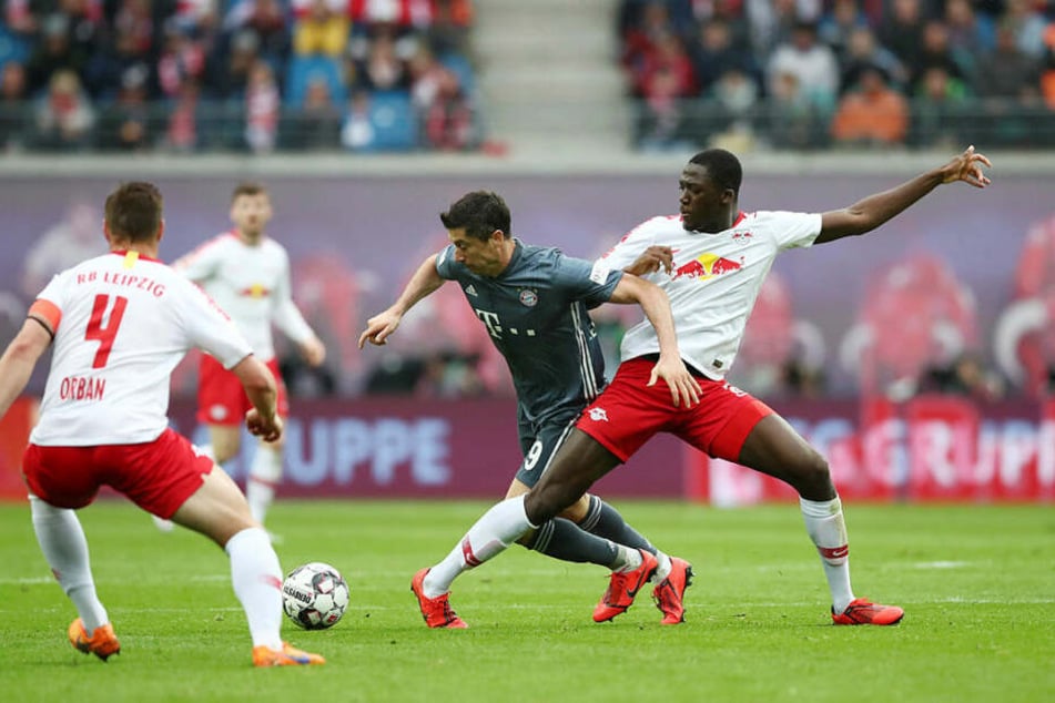 Ibrahima Konaté (r.) brachte Liga-Topstürmer Robert Lewandowski mehrfach zur Verzweiflung.