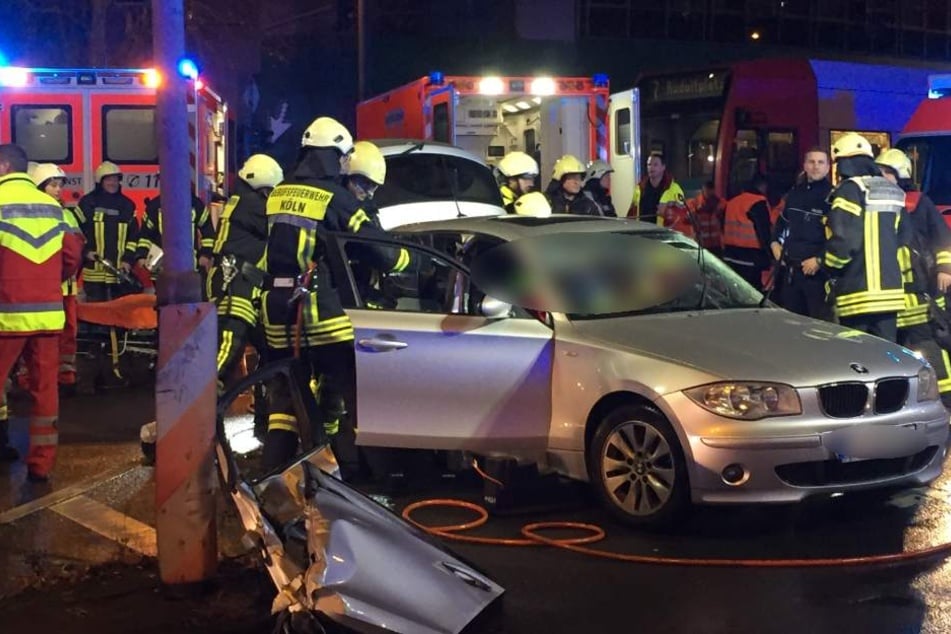 Zahlreiche Rettungskräfte kümmerten sich um die Unfallopfer.