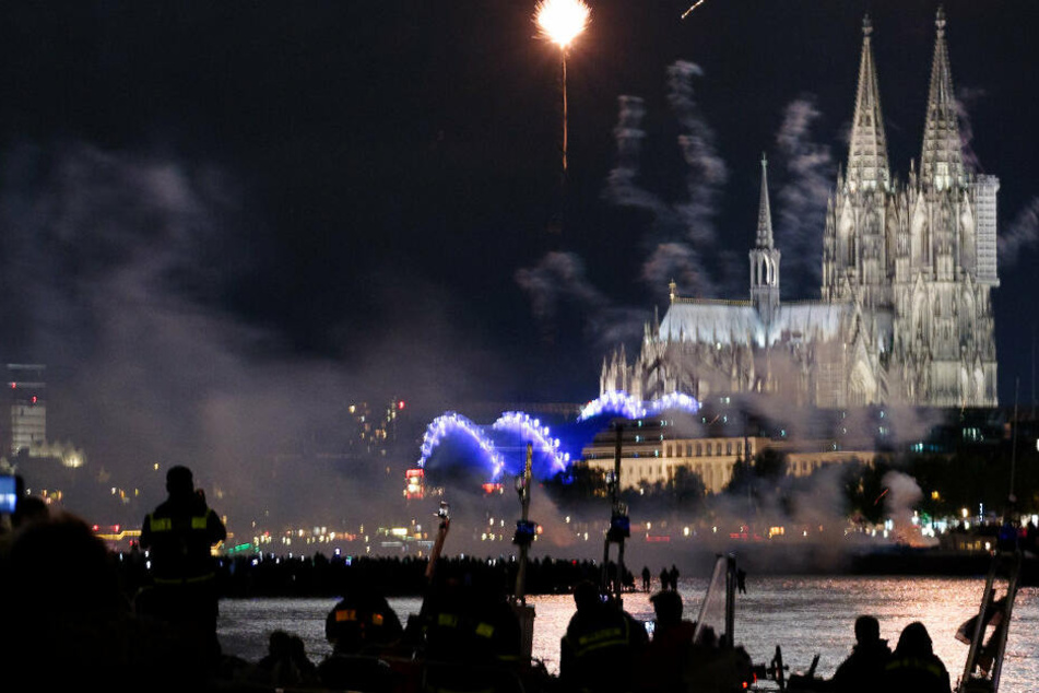 Der Kölner Dom im Schein der "Kölner Lichter"