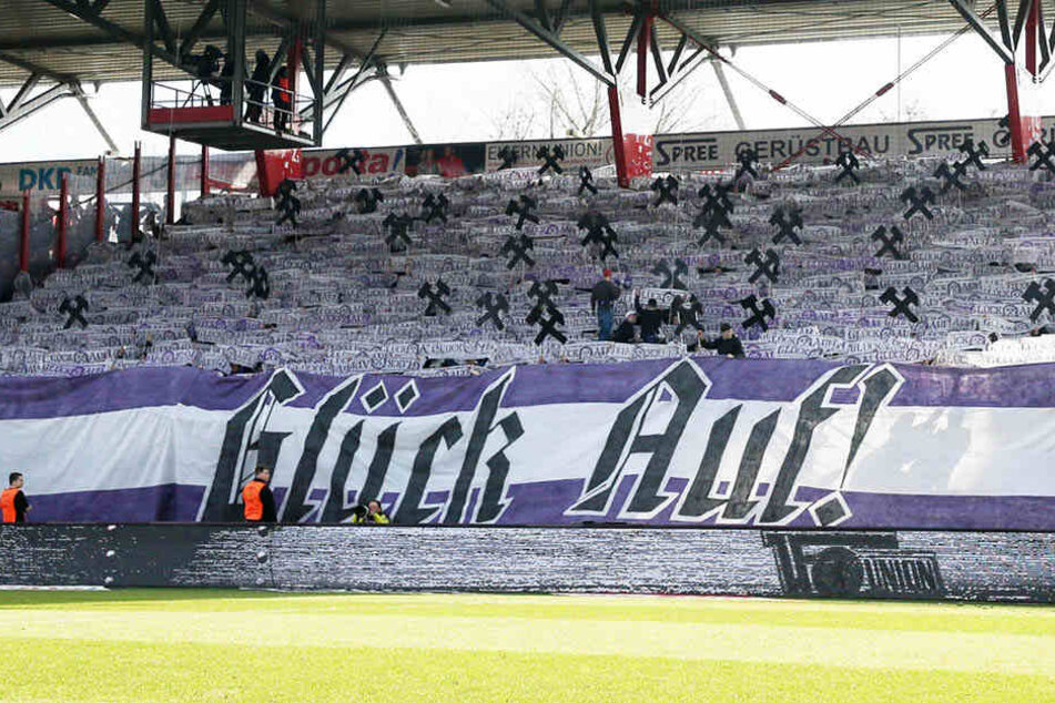 Diese Choreographie im März 2018 bei Union Berlin war ein absoluter Hingucker. Besser geht es kaum. Daheim ist solch ein Augenschmaus derzeit nicht zu sehen.