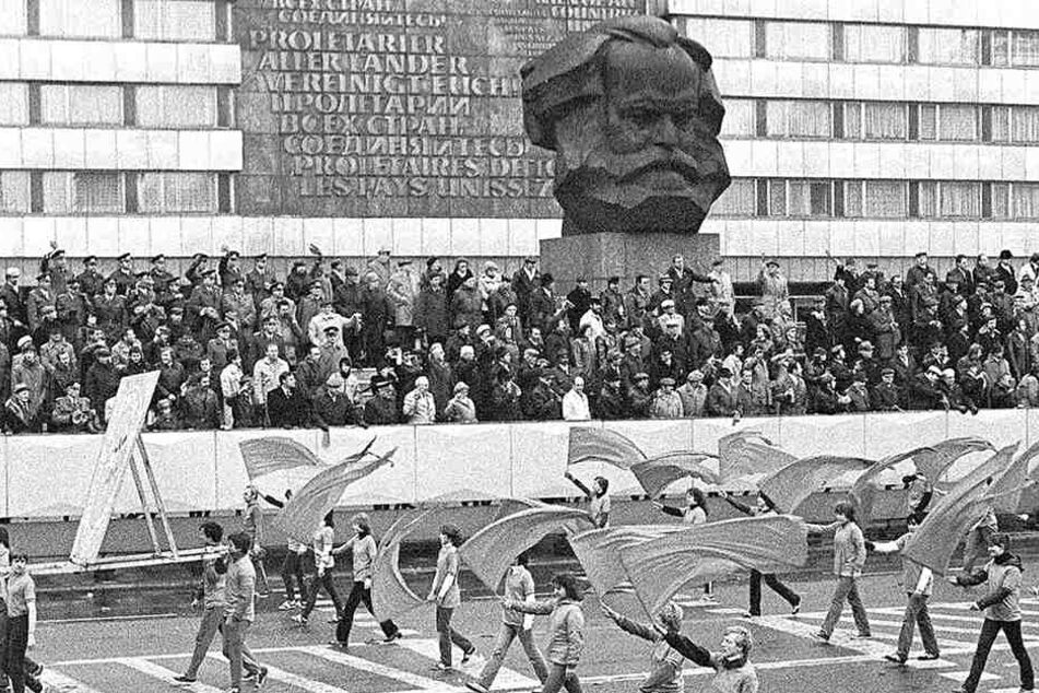 Der „Nischel“ wird 45. Eingeweiht wurde er 1971 vor 250.000 Menschen. Regelmäßig fanden dort Maidemonstrationen statt.