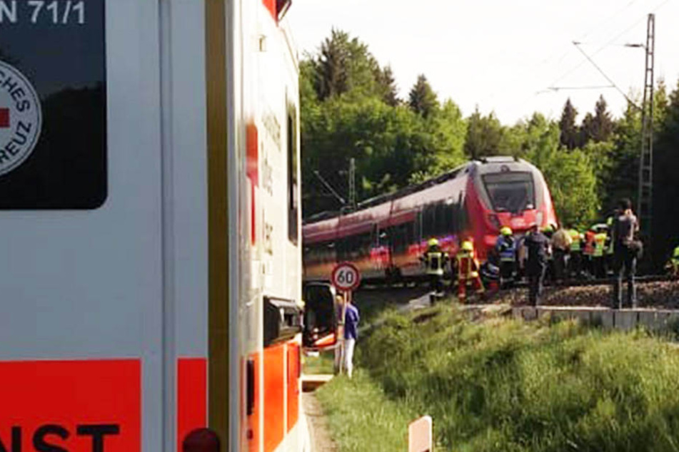 In Seeshaupt wurde ein Auto von einem Zug erfasst und mitgeschleift.