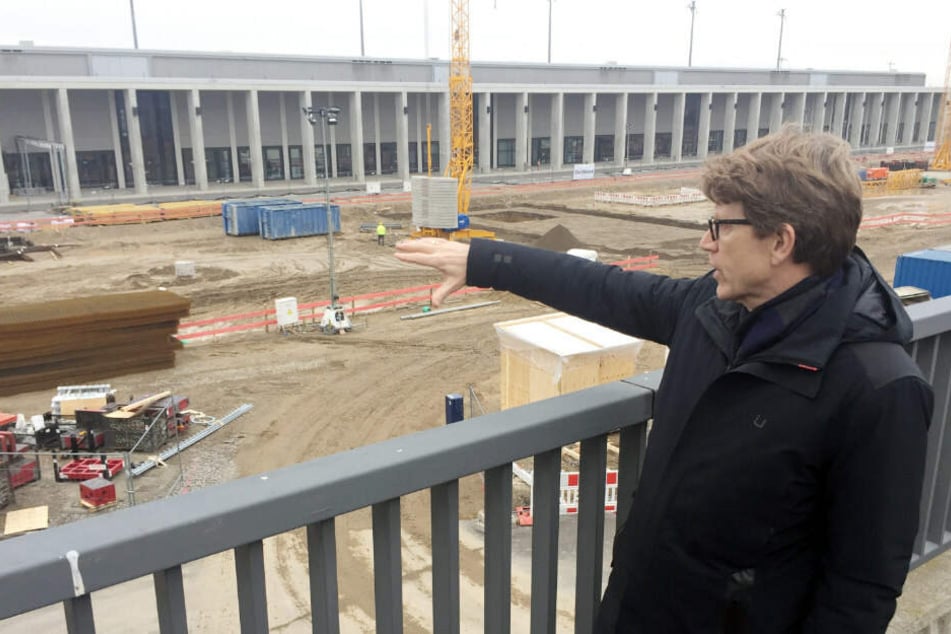 Lüdke Daldrup bei einer Baubesichtigung.