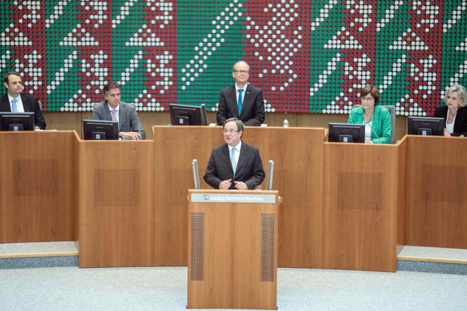 Armin Laschet (CDU), Ministerpräsident von Nordrhein-Westfalen, hält im Landtag seine erste Rede im neuen Amt.