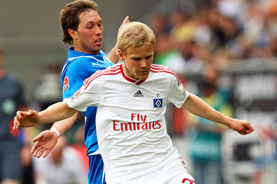 Zweimal durfte Sören Bertram (vorn, gegen Tobias Weis) für den HSV in der Bundesliga ran, einmal davon 2010 gegen Hoffenheim.