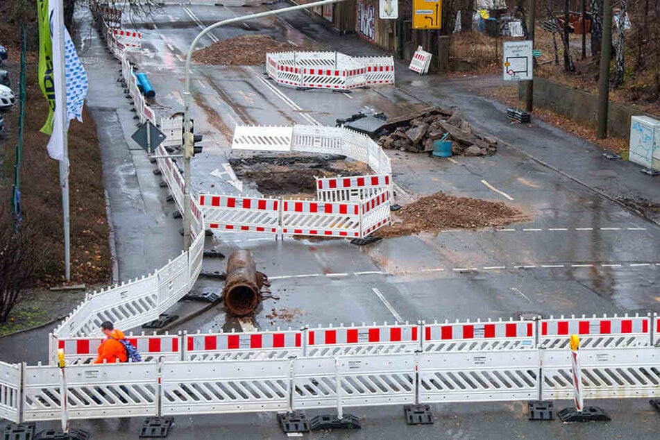 Zwickauer Autofahrer genervt: Wegen Wasserrohrbrüchen mussten Straßen wie die Reichenbacher gesperrt werden.