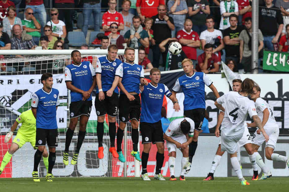 Im Spiel gegen Hannover 96 verletzte sich Christopher Nöthe. Im Trainingsager ist er endlich wieder von der Partie.