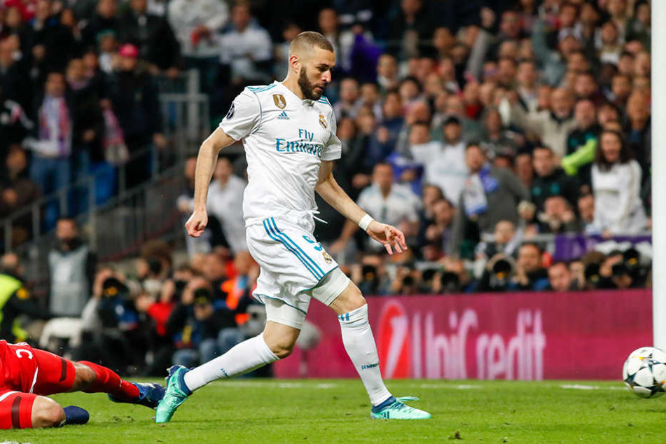 Nach Fehler von Sven Ullreich schiebt der Franzose Benzema locker zum 2:1 für Real ein.