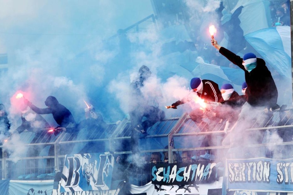 Beim 3.-Liga-Derby am 24. April 2016 rasteten die CFC-Fans aus.