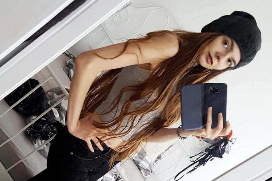 So sieht die GNTM-Kandidatin geschminkt aus: Von Pickeln keine Spur.