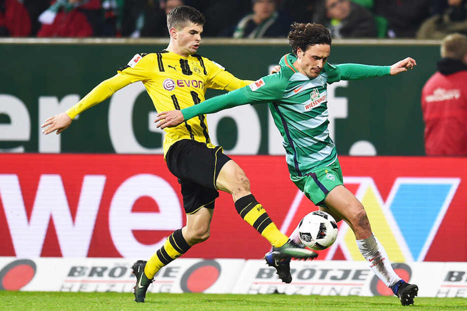 Thomas Delaney (r.) im Duell mit seinem zukünftigen Mannschaftskameraden Christian Pulisic (l.).