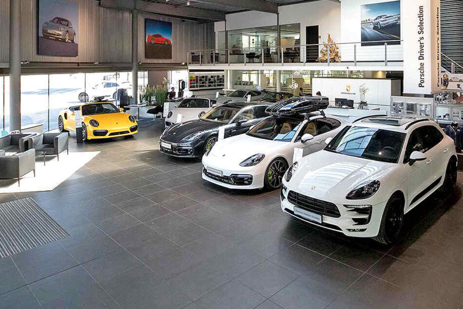 Blick in das Porsche Zentrum in Dresden