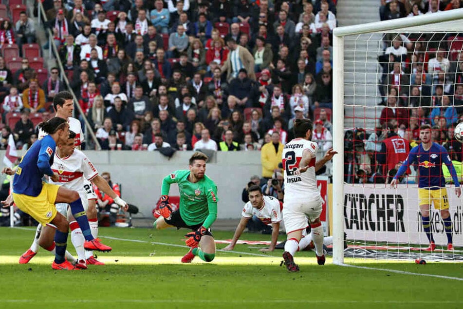 Das 1:0 in der 6. Minute: Timo Werner (r.) legte den Ball flach vors Tor, Yussuf Poulsen (l.) musste nur noch den Fuß hinhalten.