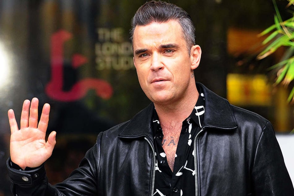 Sänger Robbie Williams wird am Donnerstagnachmittag bei der Eröffnungsfeier auftreten - was in Großbritannien gar nicht gerne gesehen wird.