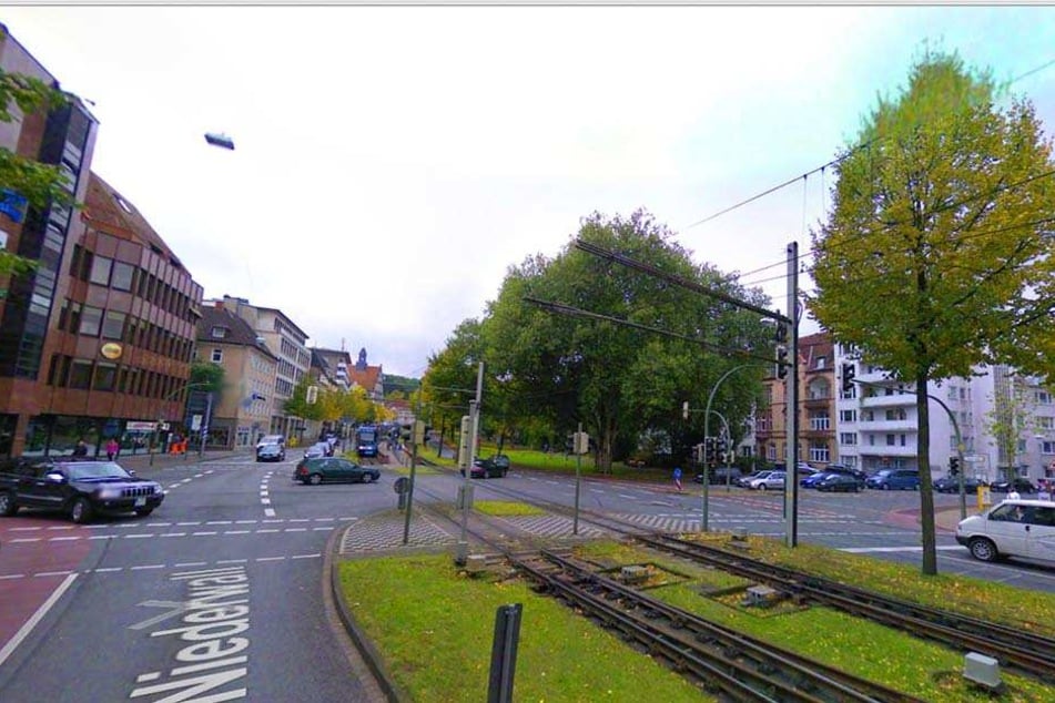 An dieser Kreuzung wird gerade gearbeitet. nachts kann es auch mal laut werden.