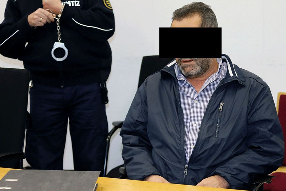 Weil er sich um seine Frau und viel Geld betrogen fühlte, stach Abdurrahman
A. (57) zu. Jetzt muss er in den Knast.