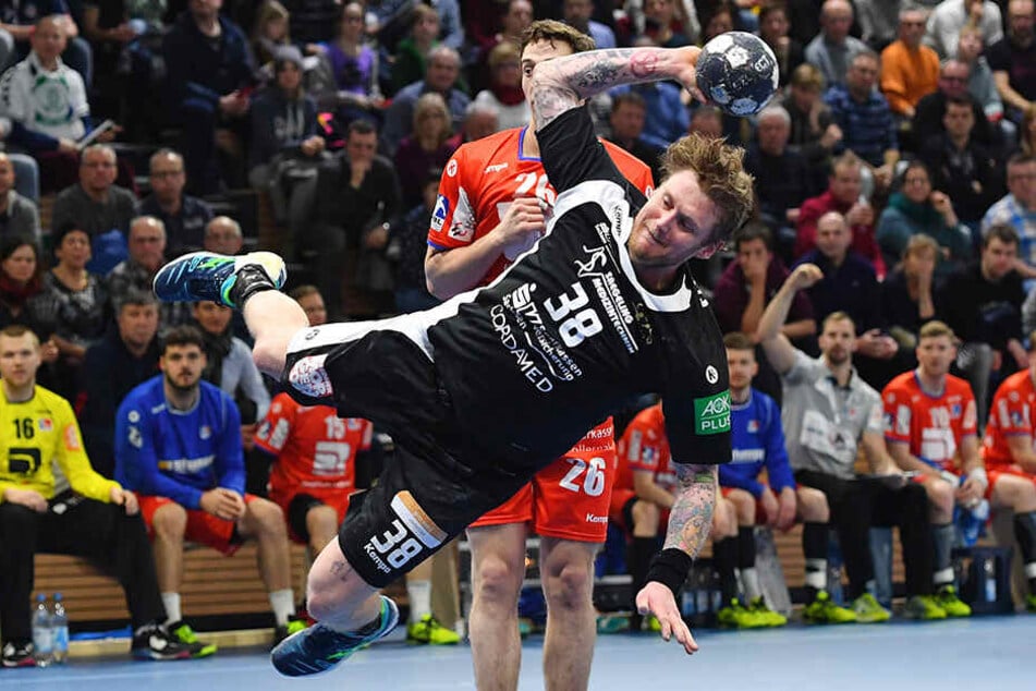 Henning Quade mit vollem Einsatz beim Torwurf.
