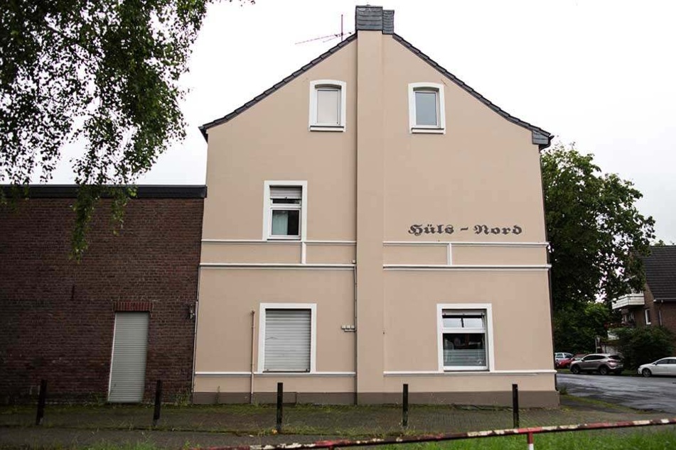 Aus dem oberen rechten Fenster soll die Mutter ihre Kinder geworfen haben.
