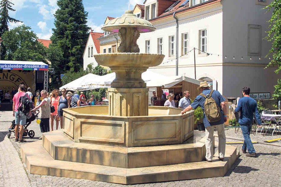 Was die Römer
können, schaffen
die Dresdner in
Loschwitz allemal:
nämlich einen Brunnen
wie vor dem
Petersdom bauen.