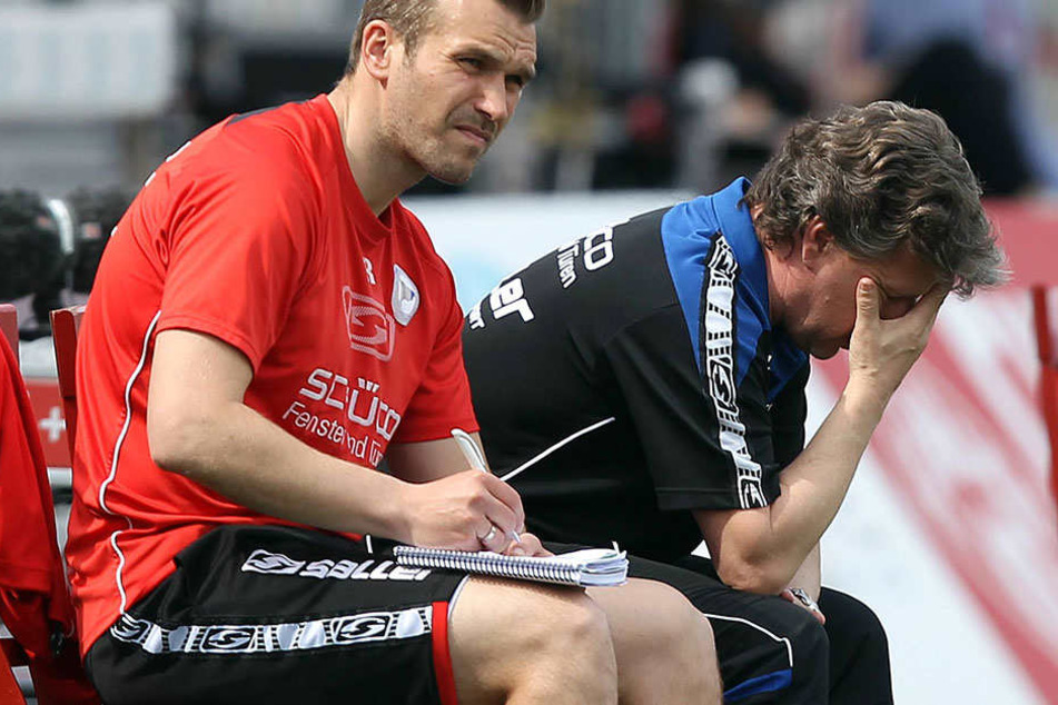 Das Spiel der Arminen sorgte bei Chef-Coach Jeff Saibene (re.) scheinbar für Verzweiflung.