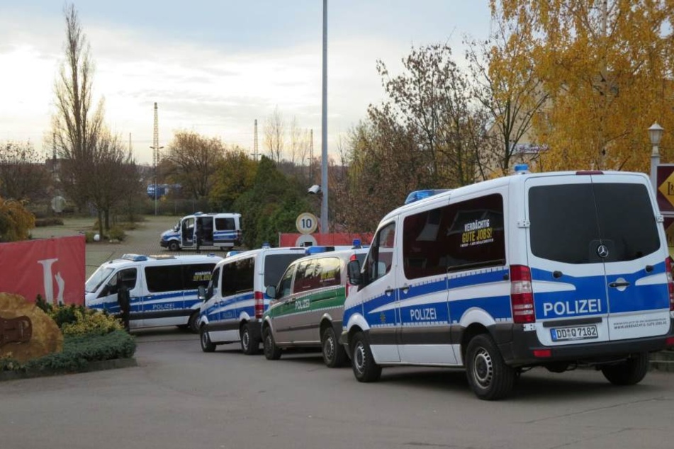 In den frühen Morgenstunden rückte die Polizei in Leipzigs größtem Freudenhaus an.