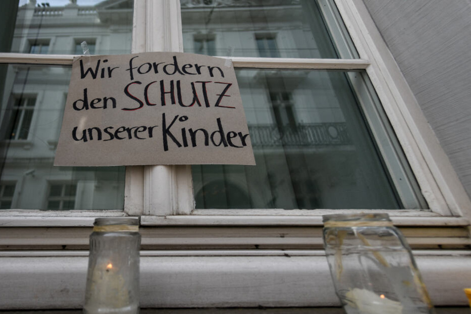 Eine Mahnwache wurde beim Prozess 2018 aufgestellt.