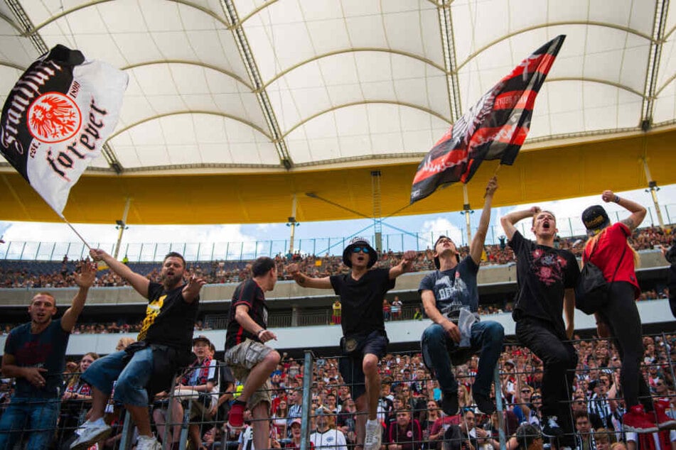 Werden am 19. Februar allein für die Stimmung sorgen: Fans von Eintracht Frankfurt.