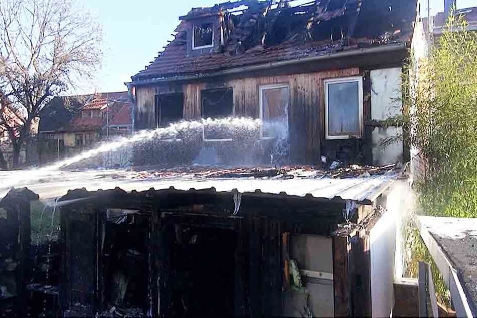 Das Wohnhaus wurde komplett zerstört und soll nun abgerissen werden.