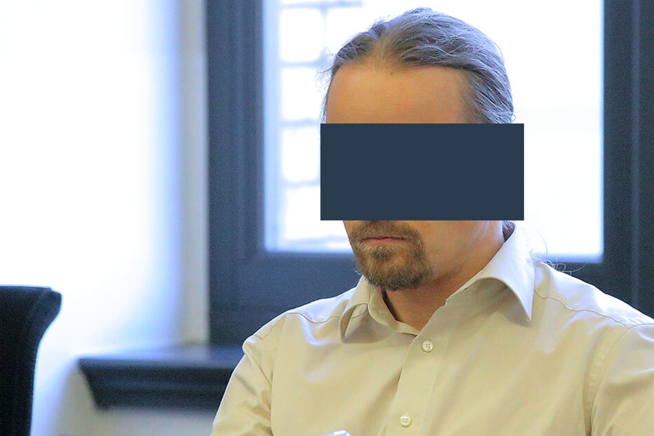 Hochkonzentriert und vorbereitet kam Dr. Thomas G. (44) ins Gericht zum Prozess um seine drohende Unterbringung.