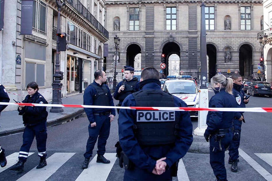 Der Louvre in Paris muss evakuiert werden.