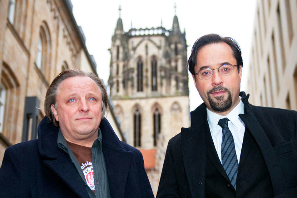In den Hauptrollen sorgen Axel Prahl (links) als Kommissar Frank Thiel und Jan Josef Liefers (rechts) als Professort Karl-Friedrich Boerne für die richtige Mischung. Den Zuschauern scheint's zu gefallen!