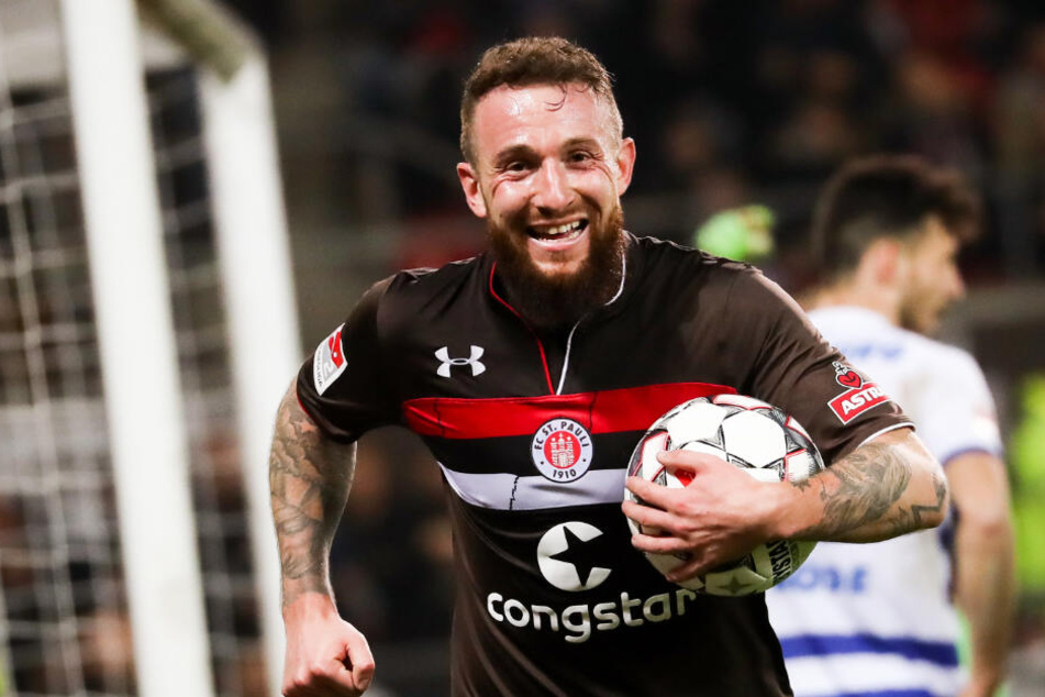 Marvin Knoll freut sich über einen Treffer.