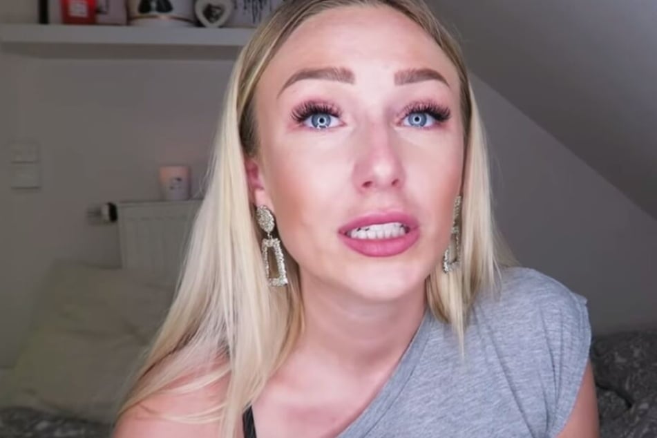 Unter Tränen erzählt Jessi ihren Fans die Umzugs-Story.