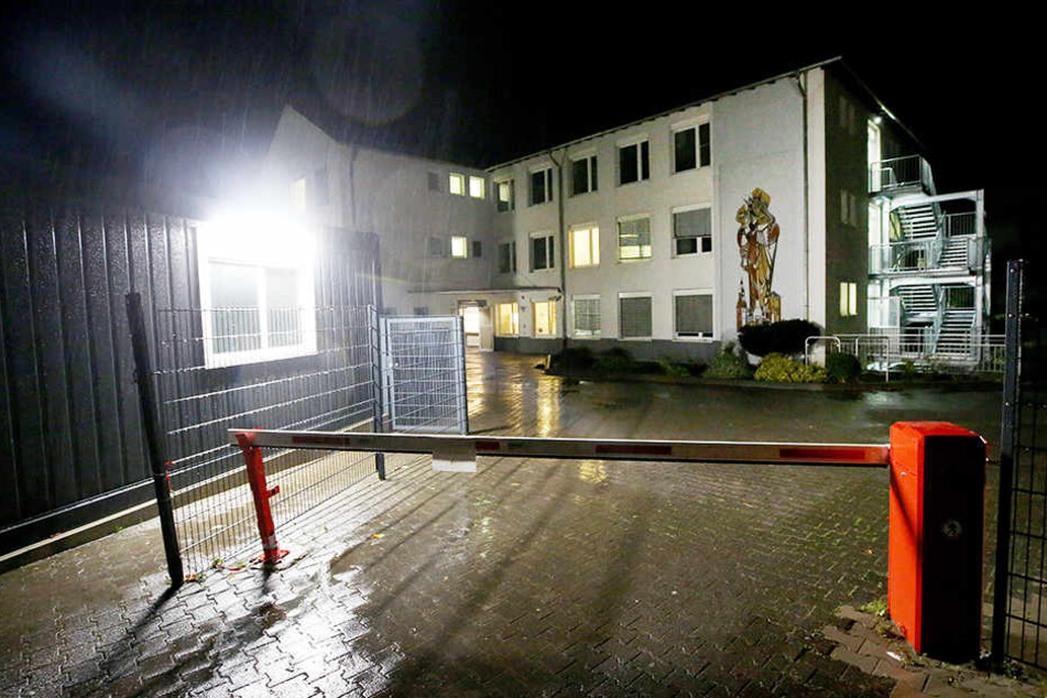 Etwa 20 Menschen sollen Rauchvergiftungen erlitten haben.