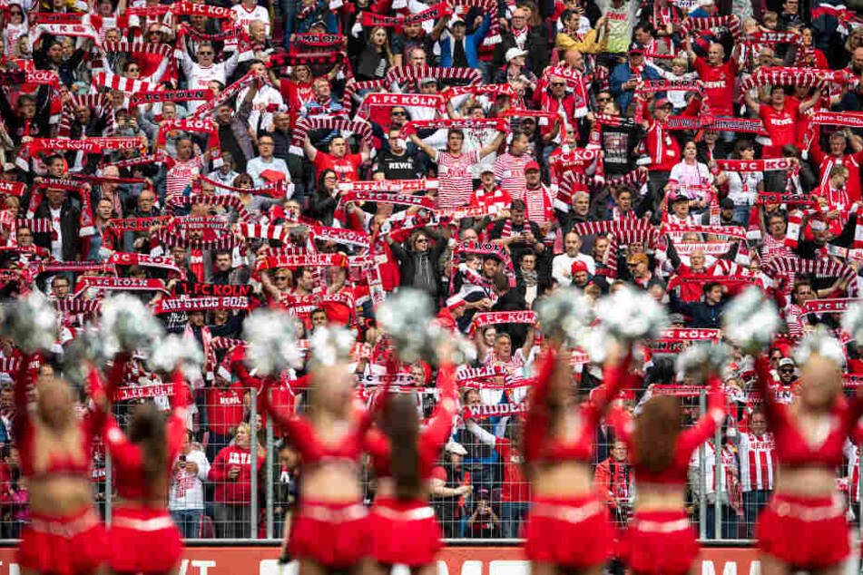 Gerd W. war einer von ihnen: FC-Fans im Stadion bei einem früheren Spiel.