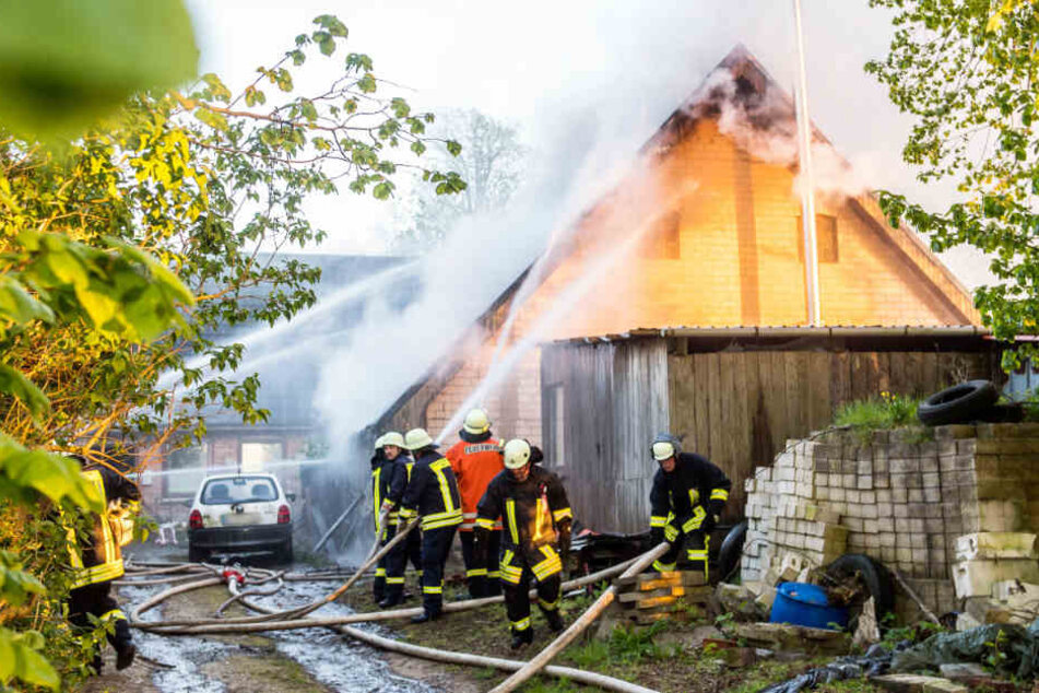 Die Feuerwehrleute konnten die Fünfjährige zwar aus dem Haus holen, sie war aber bereits tot.
