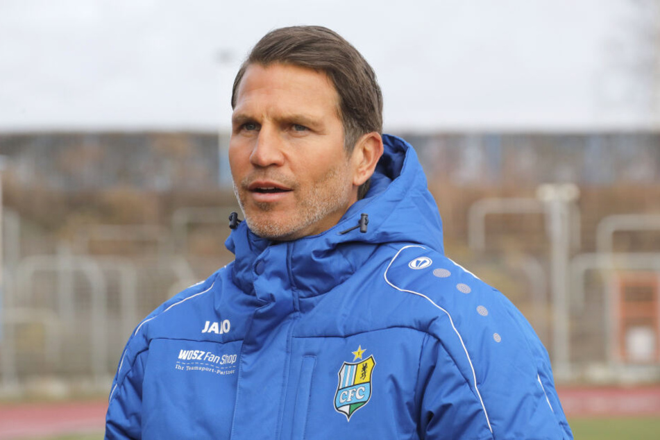 Patrick Glöckner bat seine Mannschaft gestern Vormittag zum Training - Daniel Frahn tauchte da noch nicht auf.