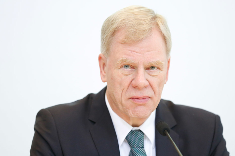 Bald jeder vierte Sachse im Staatsdienst? Finanzminister Georg Unland glaubt das nicht.