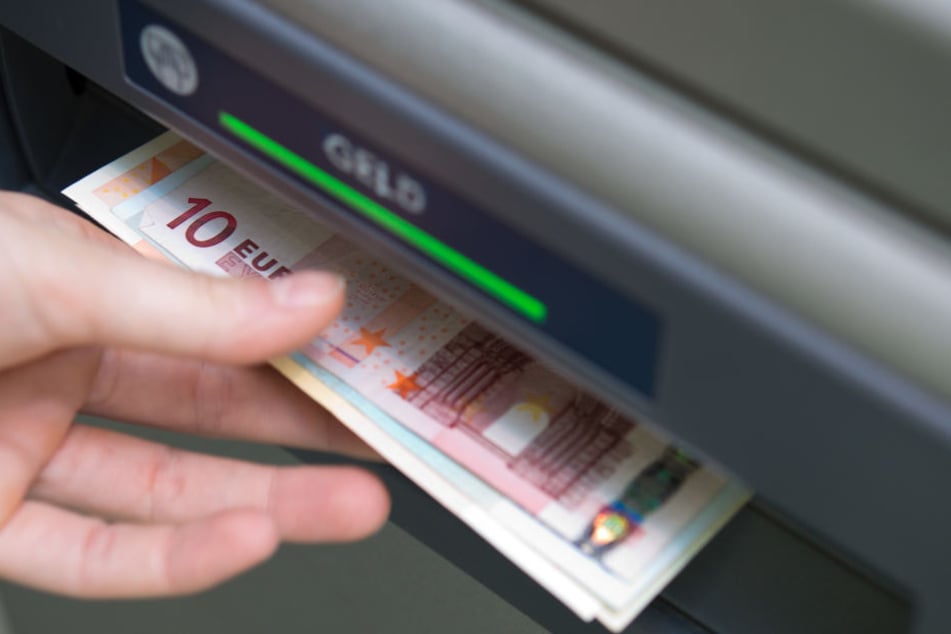 Wer will, kann in dem "bit-coin Bistro" auch weiterhin mit Bargeld zahlen.