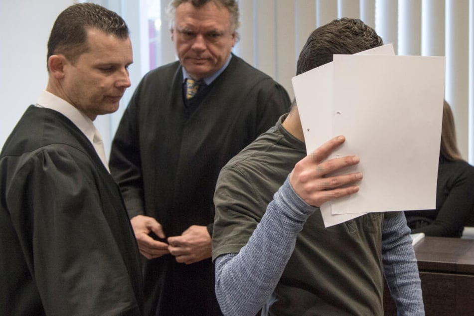 Der 22-Jährige bestritt bisher, die 14-Jährige vergewaltigt zu haben.