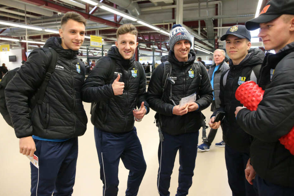 Daumen hoch: Die CFCer (v.l.) Lucas Hiemann, Tim Campulka, Paul Milde, Valentino Schubert und Erik Tallig.