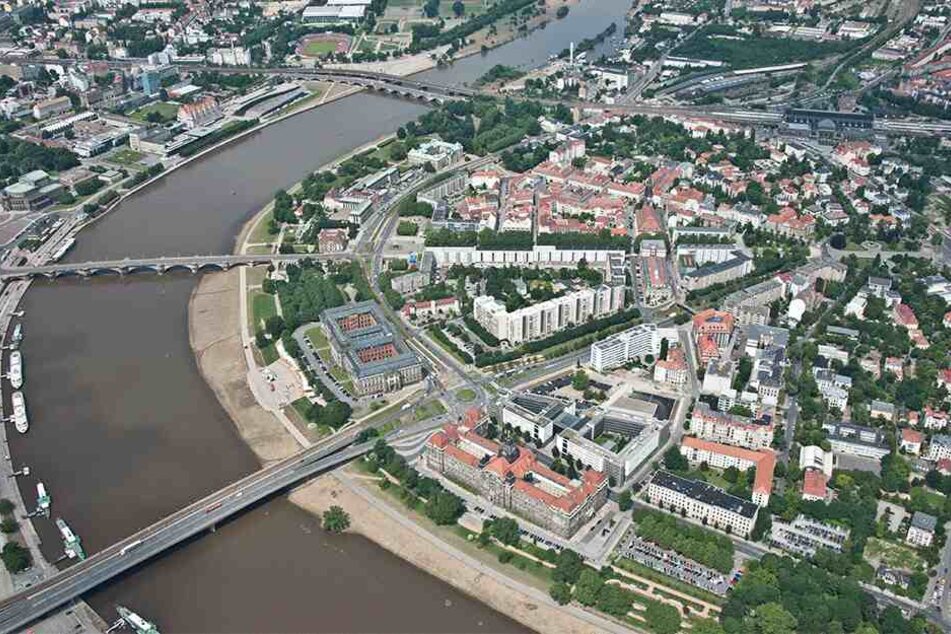 Die neue unterirdische Fernwärmetrasse soll die beide Elbseiten über einen Tunnel nahe Marienbrücke verbinden.
